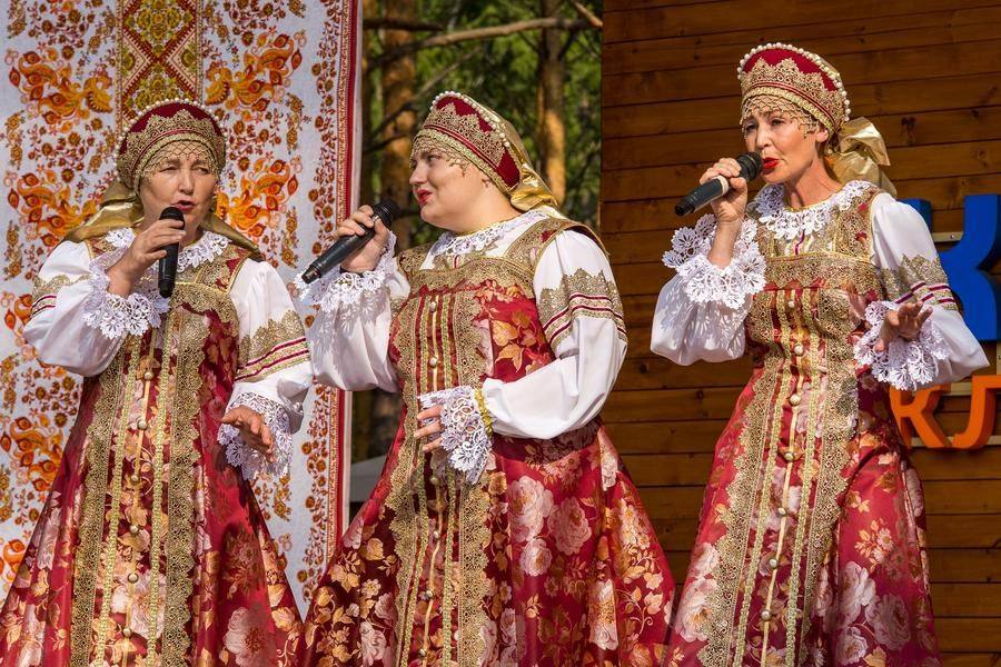 The theme was continued by the “Willows” ensemble (Okoneshnikovsky District)