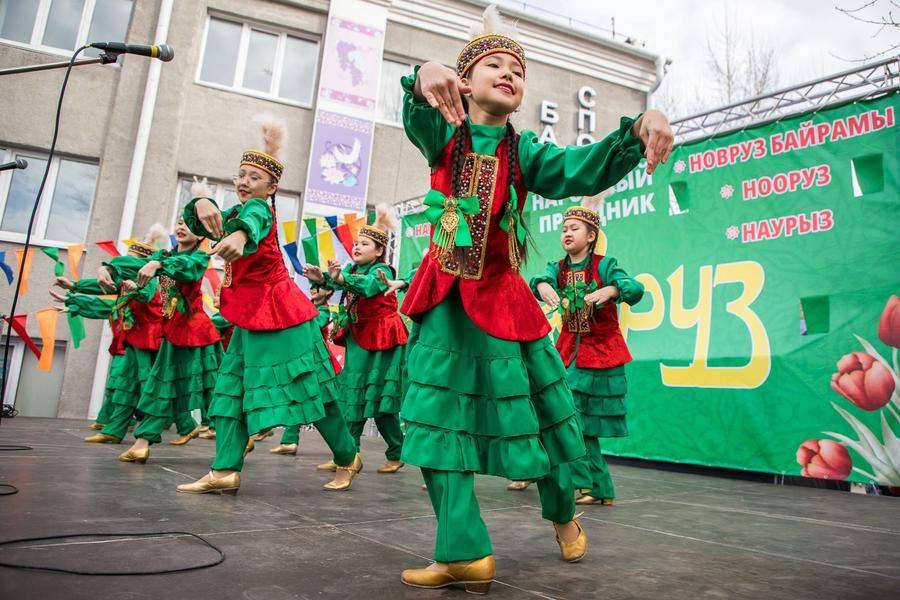 Kazakh dance ensemble “Aigerim” delivers a powerful closing performance