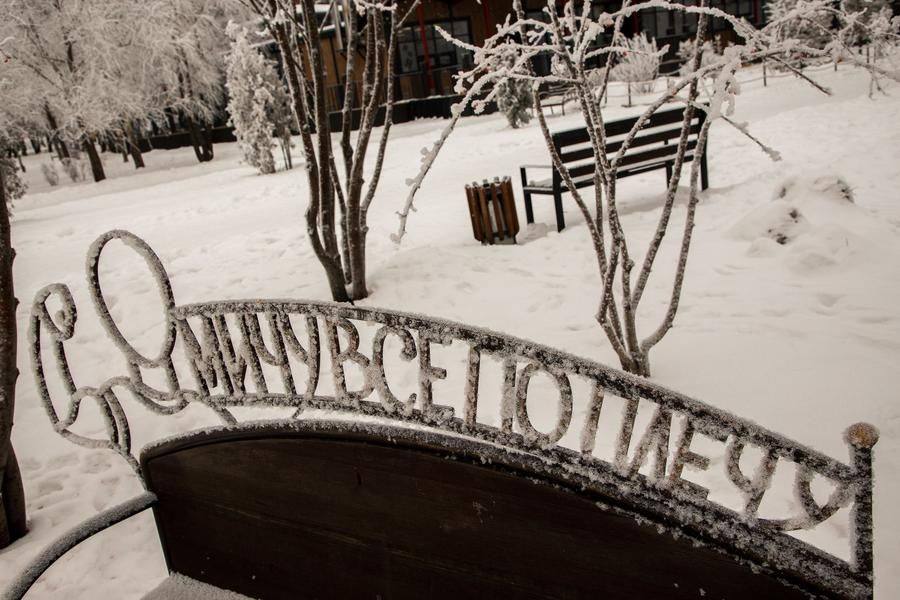 After seeing all this, you’ll want to embrace the bench’s motto: “An Omsk resident can handle anything!”