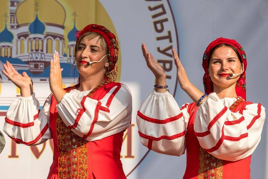 The Poltavka Choir also takes part in the festival with a Cossack song