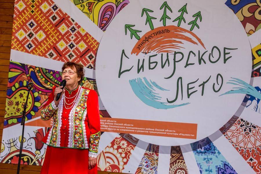 Valentina Bondareva from the “Freedom” ensemble is one of those closing the program
