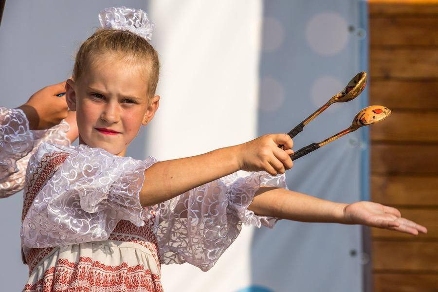 The collective includes little ones, so the continuity of traditions is assured