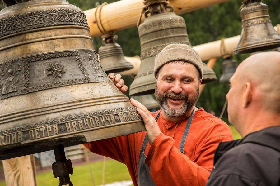 …so they’re ready to answer any questions — especially about the great bell from 1904