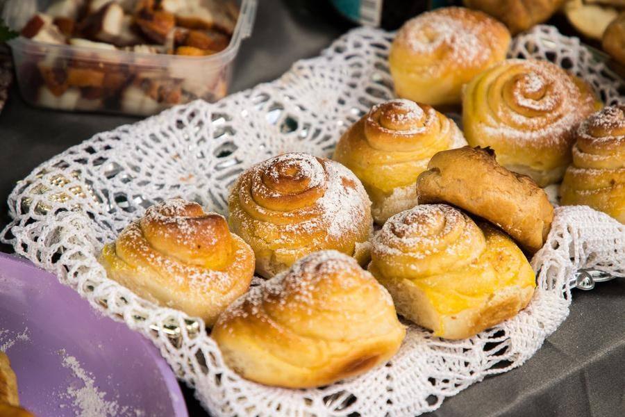 Along with the cheerful mood come sweet spiral buns…