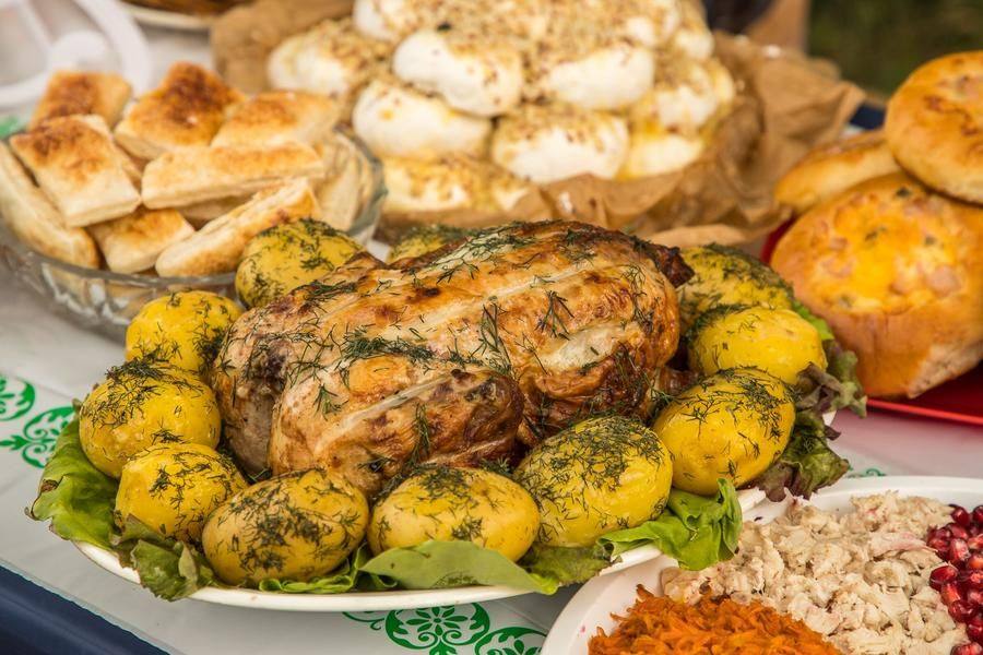 But back to the tables: Siberian food should be not only beautiful but also hearty