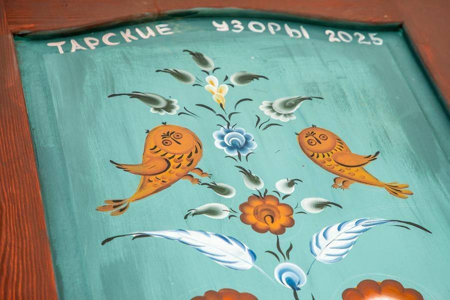 Birds make a wonderful addition to traditional Ural‑Siberian painting