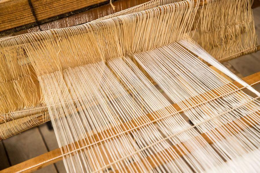 The rug’s base consists of threads made from natural fibers