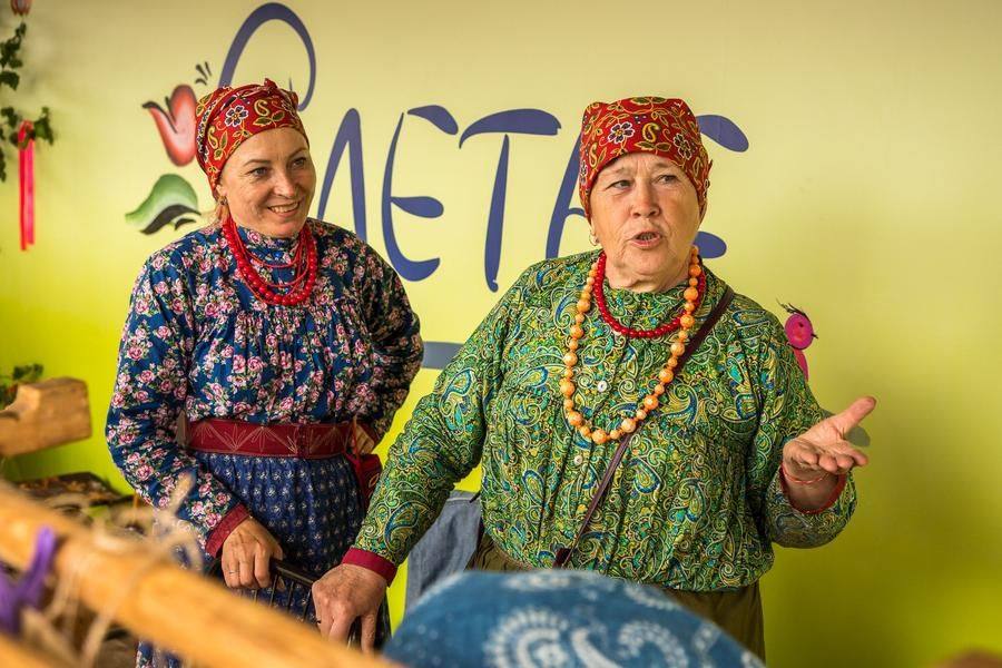The Krestiki locals gladly talk about their homeland and invite everyone to visit