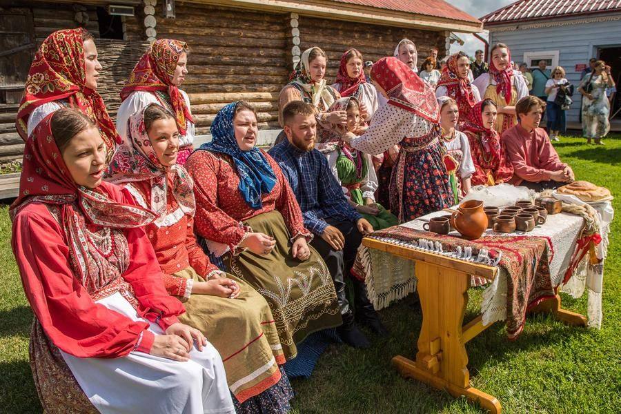 Meanwhile, final preparations are underway at the bride’s house