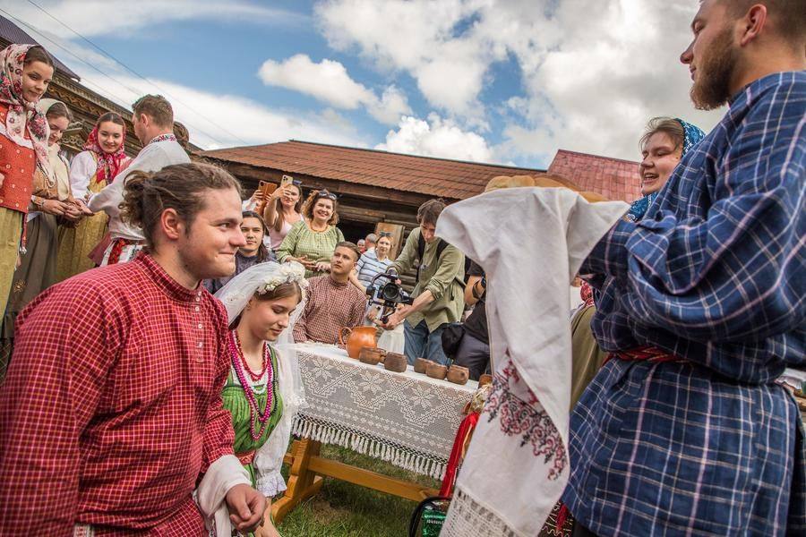 The couple receives their parents’ blessing