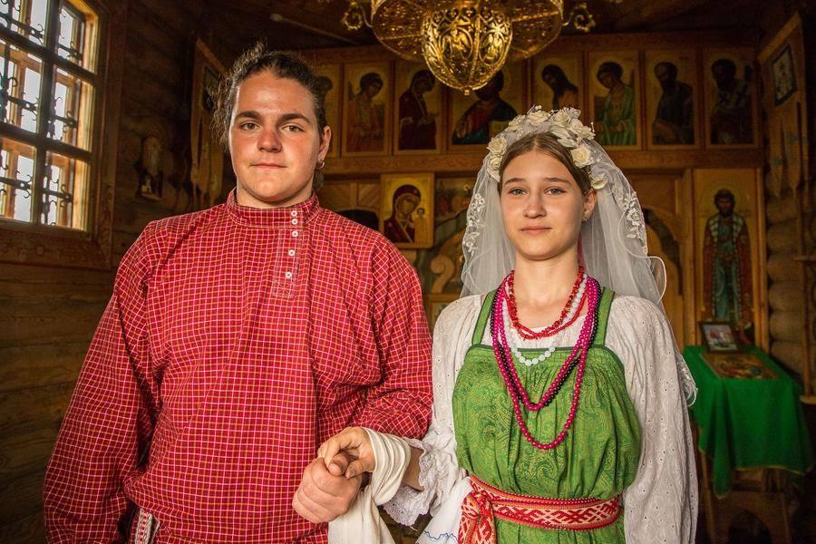 The wedding ceremony takes place: from this moment, they are husband and wife