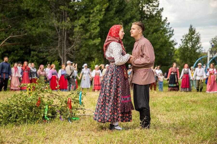 By the way, in the old days, round dances often helped young people find their match