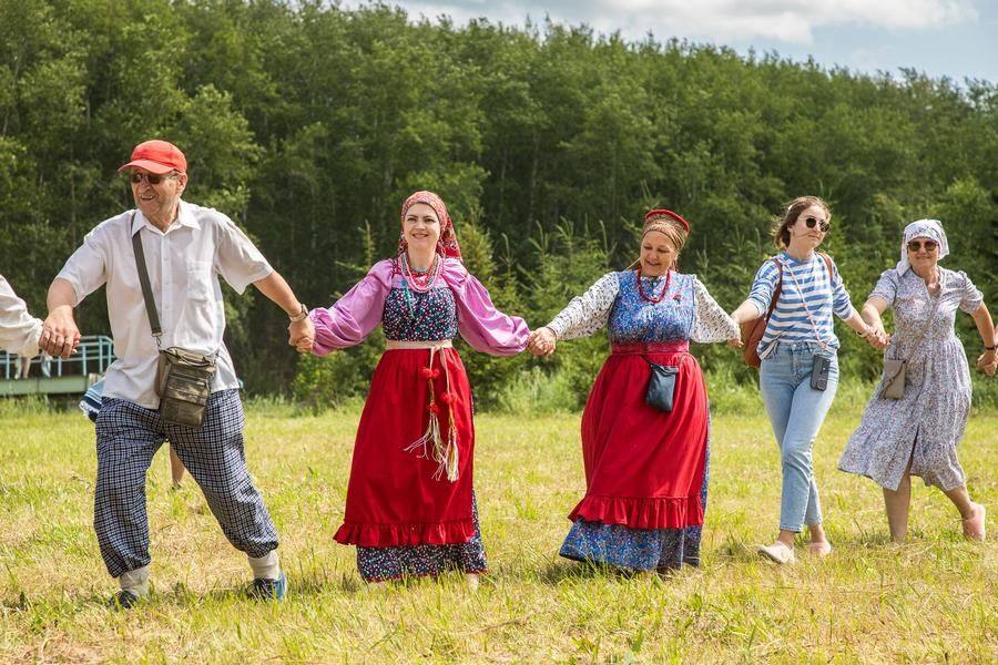 The round dance brings people closer, strengthens bonds, and helps put any grievances aside