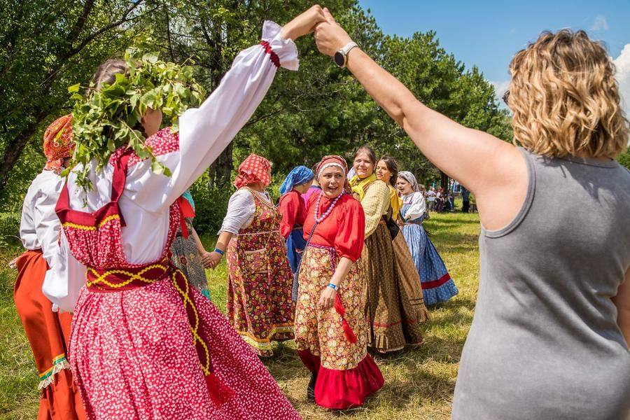 For the next round dance, everyone needs to split into smaller groups