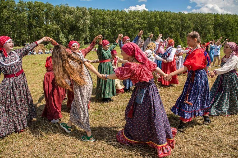 The next dance breaks up the monotony of the bows