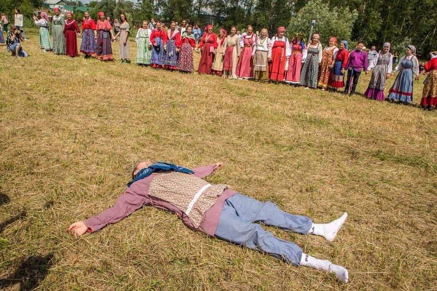 It ends with Kostroma pretending to fall ill and then feigning to be lifeless