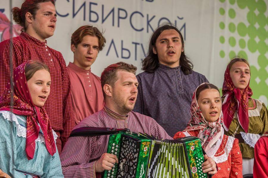 The performance by the Omsk “New Village” ensemble can brighten up any celebration