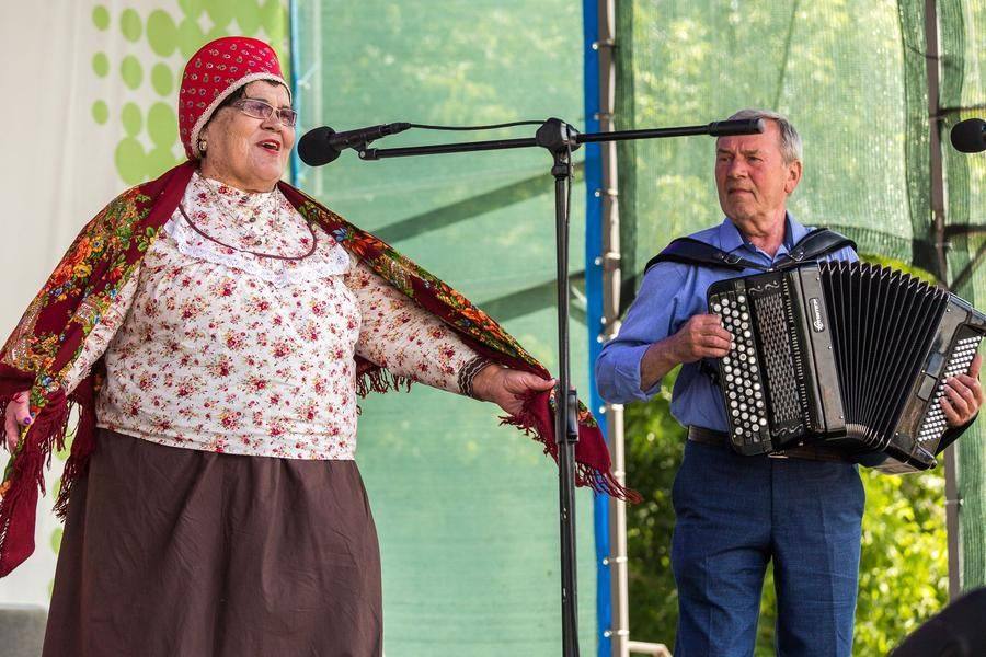 The guest performer from Tara is just as skilled at holding the audience’s attention as any other artist