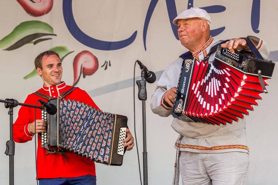 The program continues with an impromptu duet of accordion players from different villages