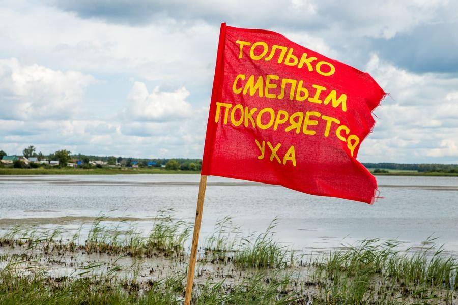 Meanwhile, by the freshwater Lake Prudok, the culinary battle “Fish Soup Galore!” gets underway