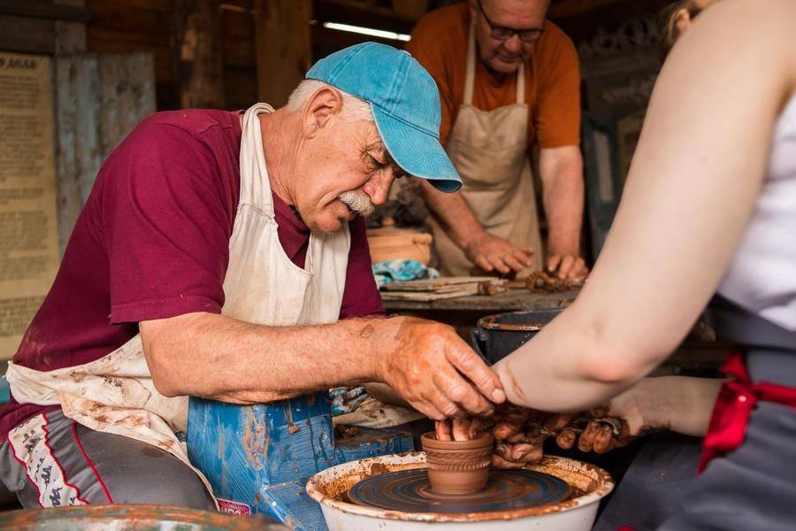 Ceramicists are represented by various teams these days