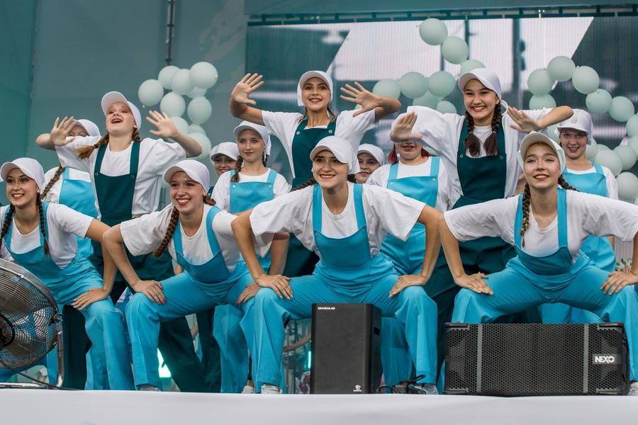 The concert opened with a theatrical prologue