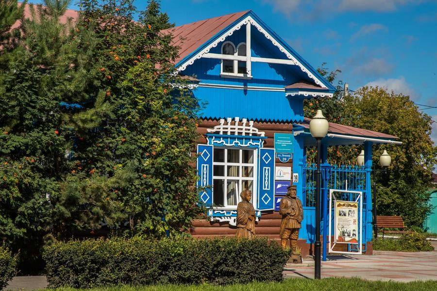 Kalachinsk is surrounded by greenery, and the Local History Museum is no exception