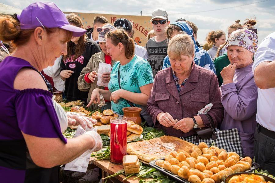 …after which all the cooked food goes to the festival‑goers and tourists