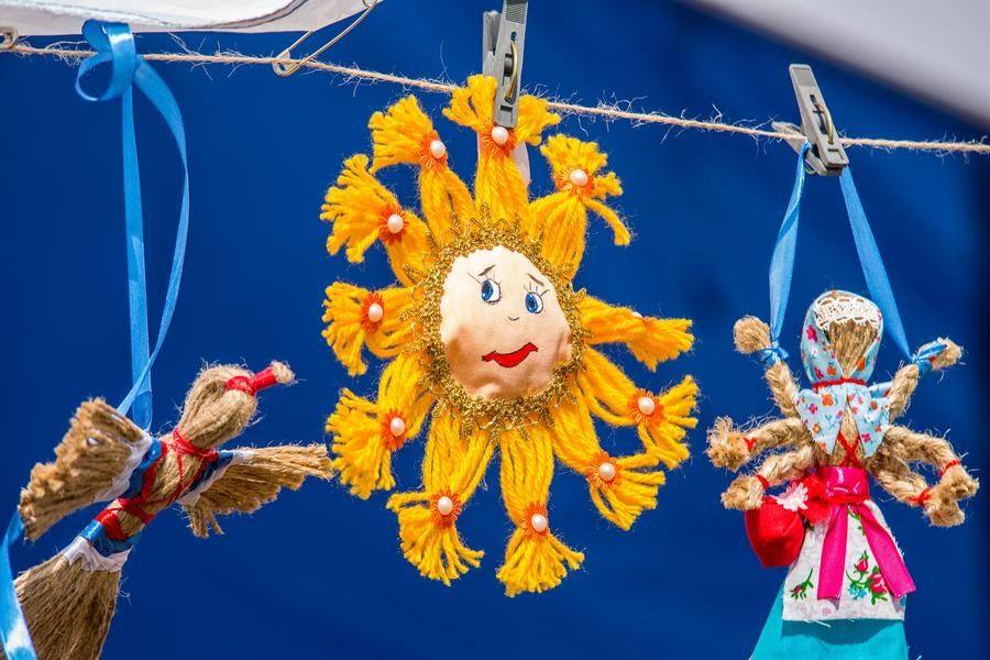 Here one can buy, for example, traditional folk toys