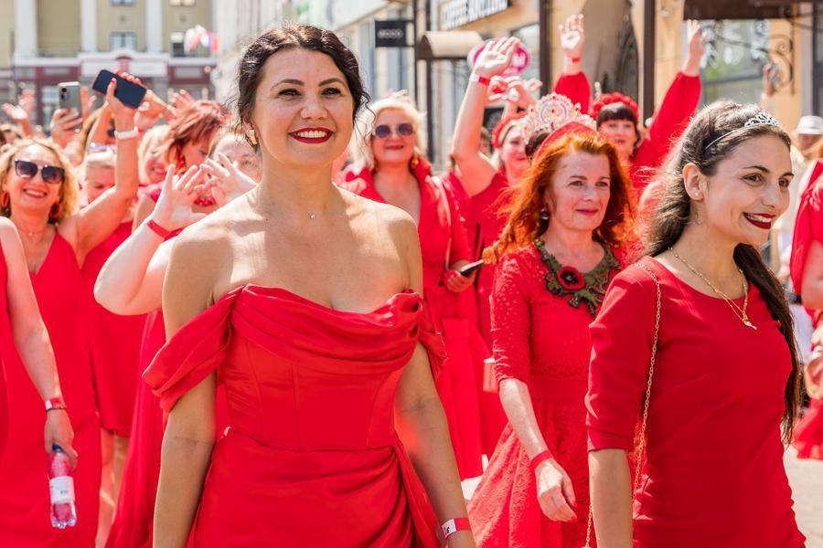 Straighten your back, put on lipstick, wear red — such simple actions…
