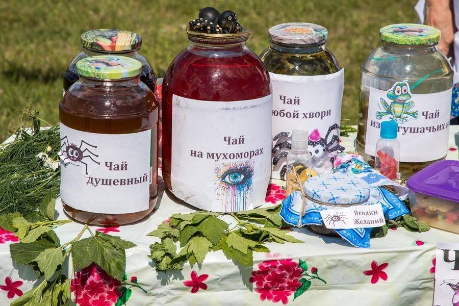 The day turned out to be hot, and all kinds of herbal teas are in high demand!