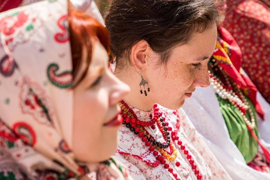 Notably, the bride humbly keeps her eyes lowered for almost the entire ceremony
