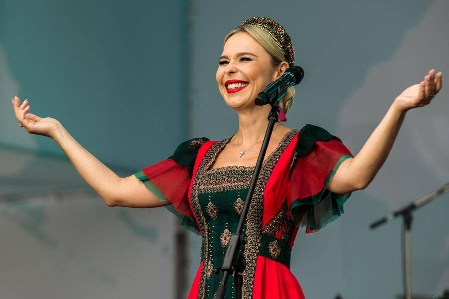 And now Pelageya greets her fellow countrymen — the singer was born in Novosibirsk