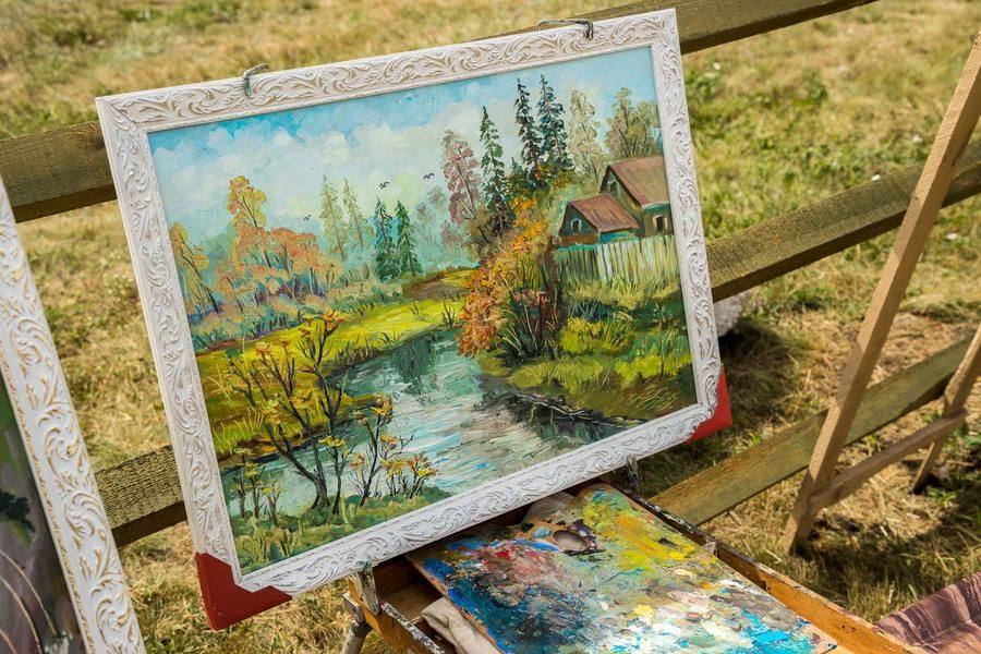 The mini‑exhibition by local artist Vladimir Dudko, an art school teacher, is worth a look