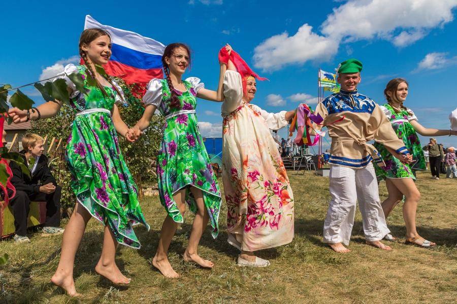 The tour through tradition ends with round dances