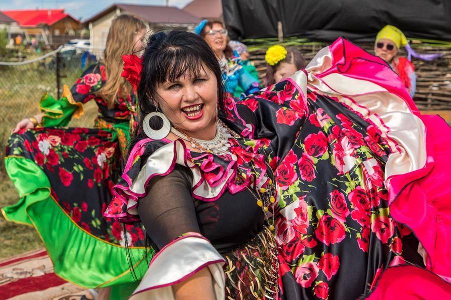This isn’t the first time the performers have drawn on Romani culture