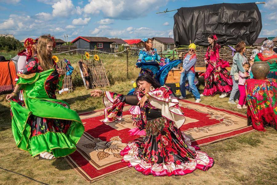 This venue fully lets you feel the joy of a folk celebration