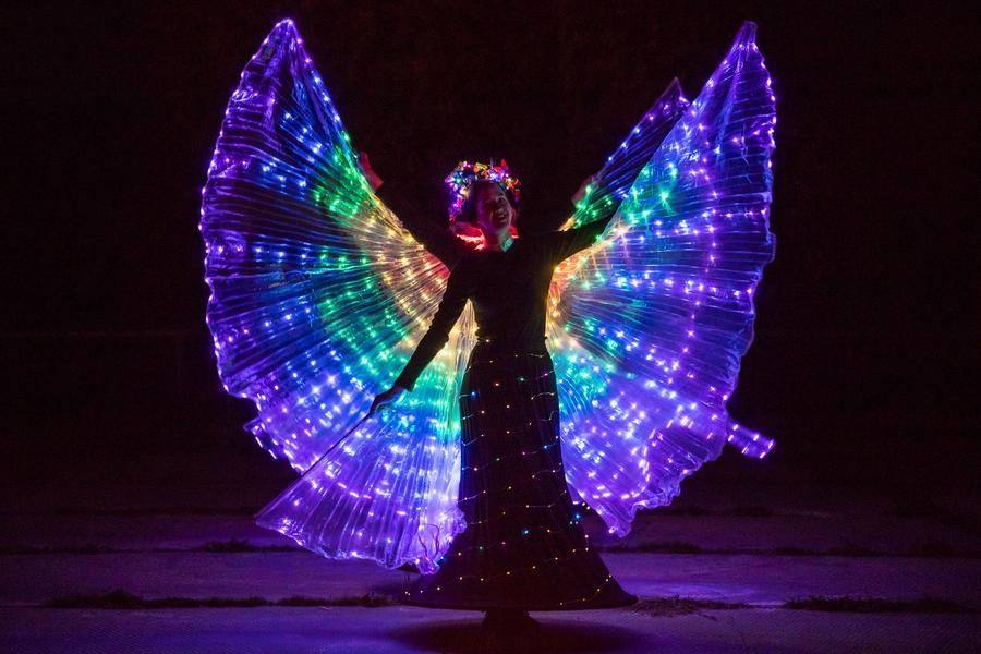 A pause in the storyline lets you examine the gleaming “wings” in detail