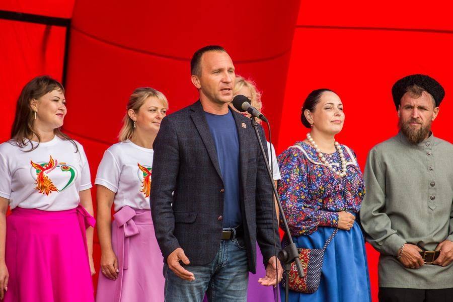 Evgeny Zhuravlev, head of the Odessky District, wishes everyone an unforgettable day