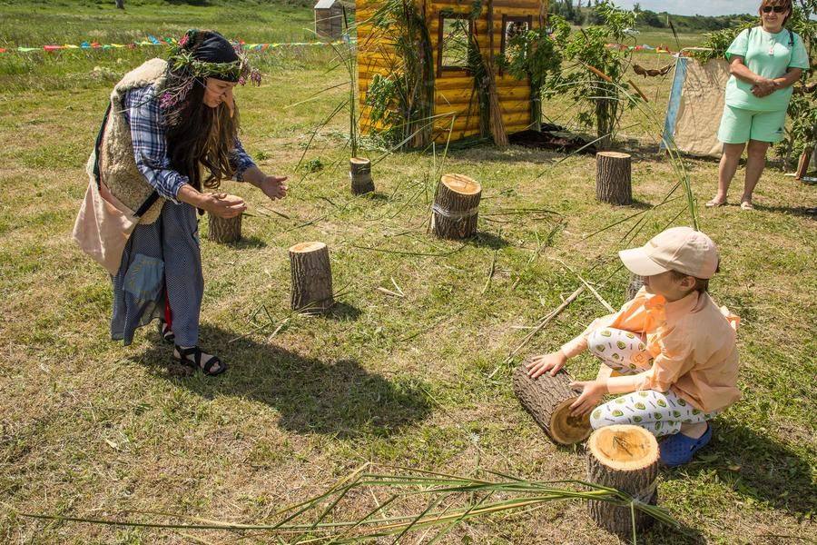 Baba Yaga shows how to get through the maze — no magic broom needed!