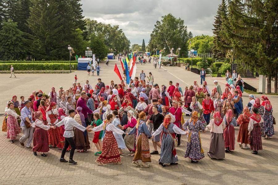 On the village’s main square, rehearsals for the Great Siberian Round Dances begin