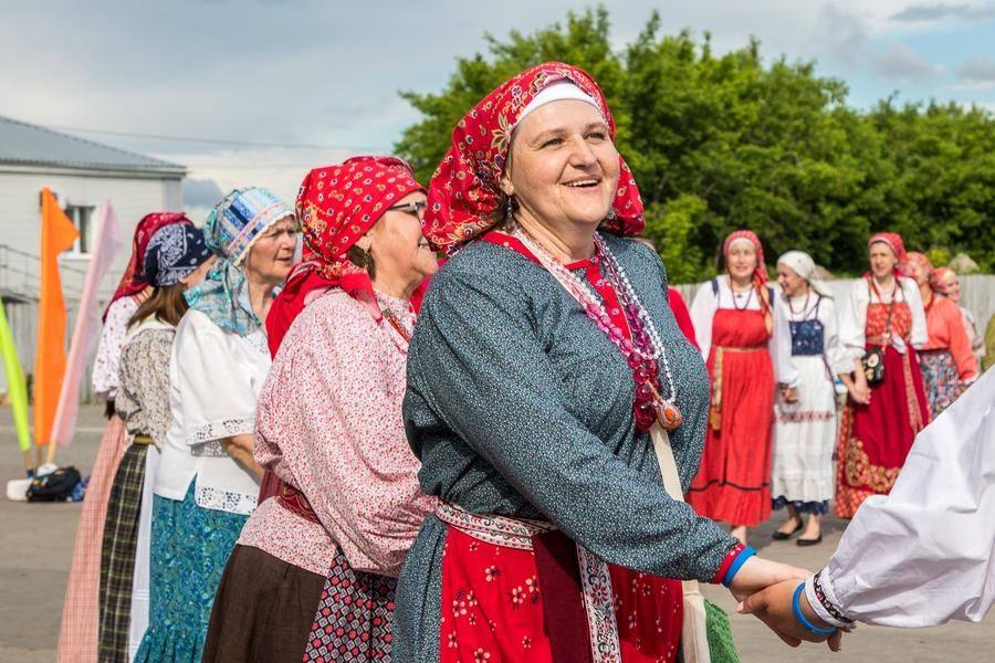 130 people gathered to recall folk songs and ornamental dances