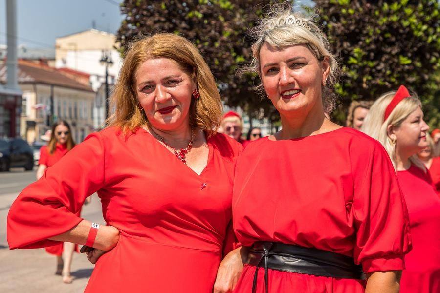 Step by step, the women of Omsk created their own celebration — without grand words, but with great feeling