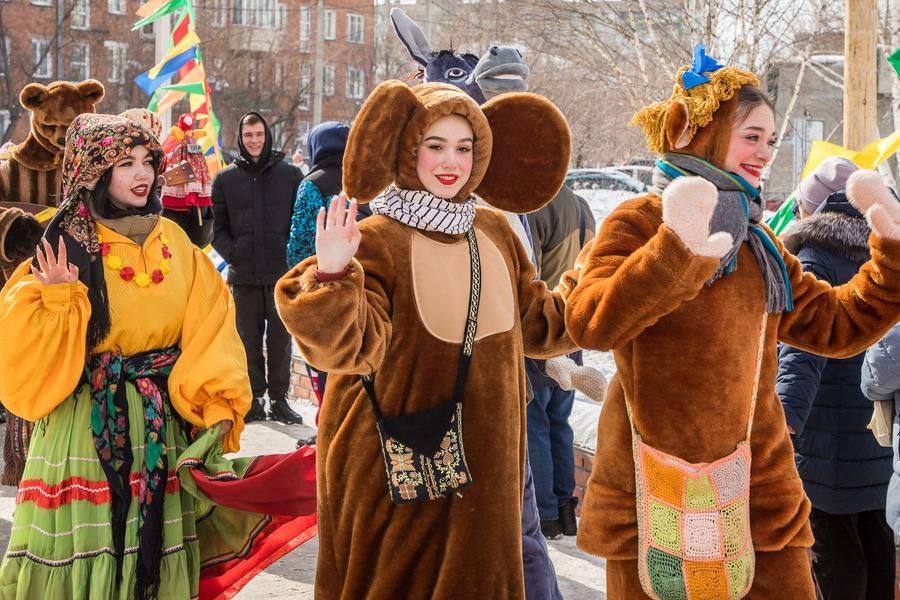 In a few minutes, the mummers will be inviting guests to join in the games and fun