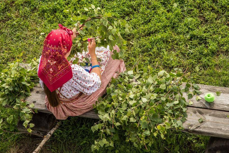 Branches, threads, and skill — that’s all a craftswoman needs