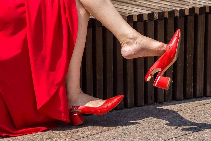 After hundreds of steps across the scorching asphalt — finally free from heels!