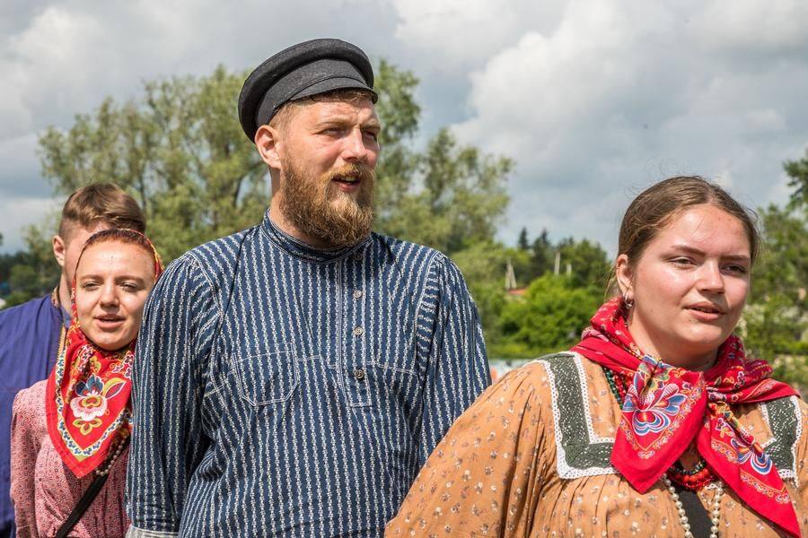 The lyrics and audio recordings of the round dance songs were available for advance preparation