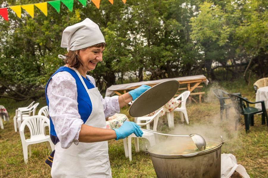 A cook working in full view of the crowd is expected to keep a cheerful mood