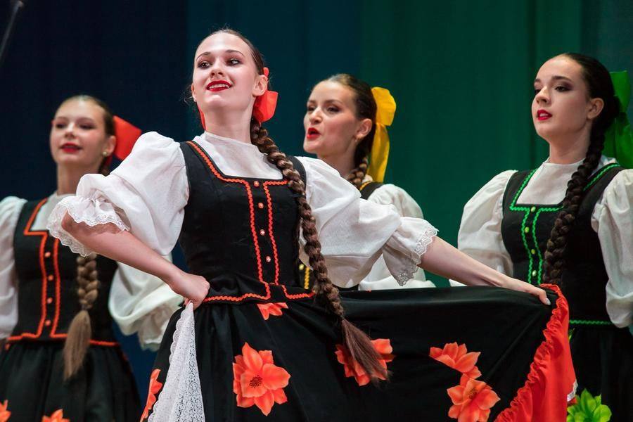 It is performed by the “Siberian Patterns” dance ensemble from the House of Friendship