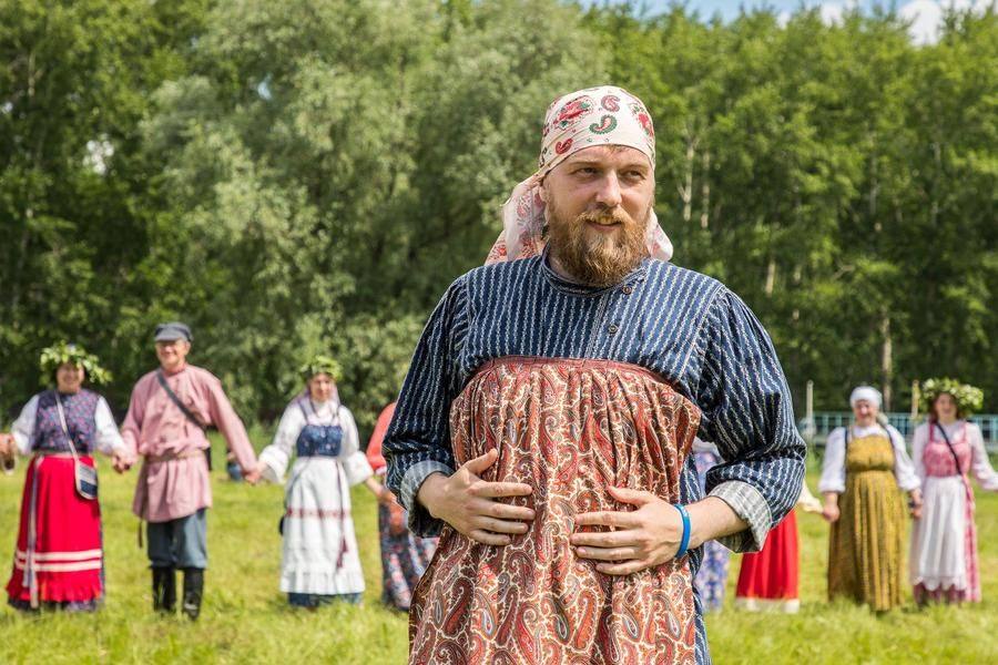 “Hello, Kostroma! — Hello there! — What are you doing?”